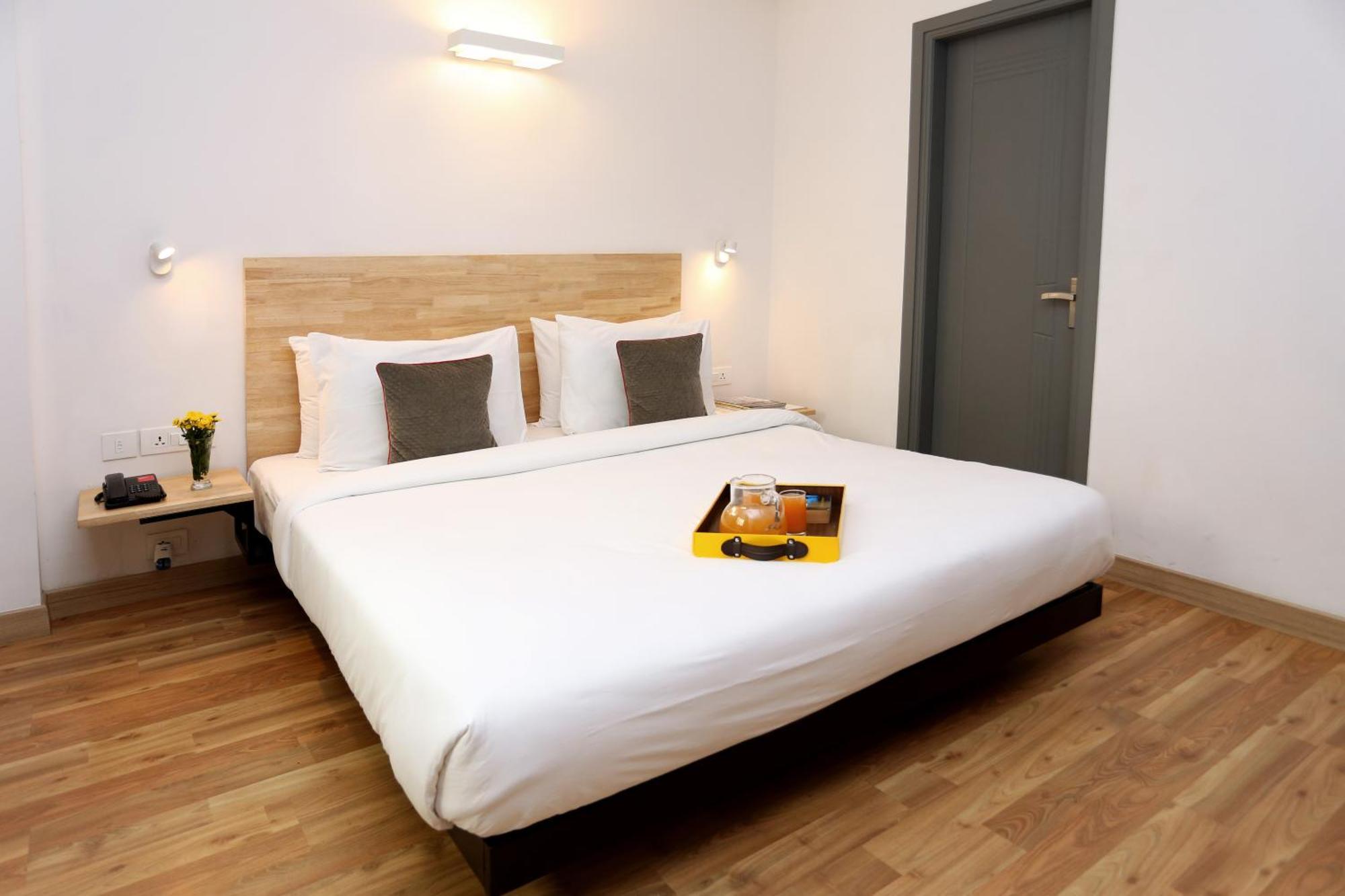 Oyo Townhouse 012 Kaushambi Metro Ghaziabad Hotel Buitenkant foto